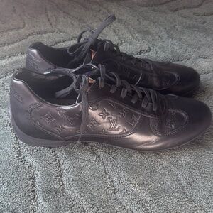 Louis Vuitton black Monogram-embossed leather low-top shoe